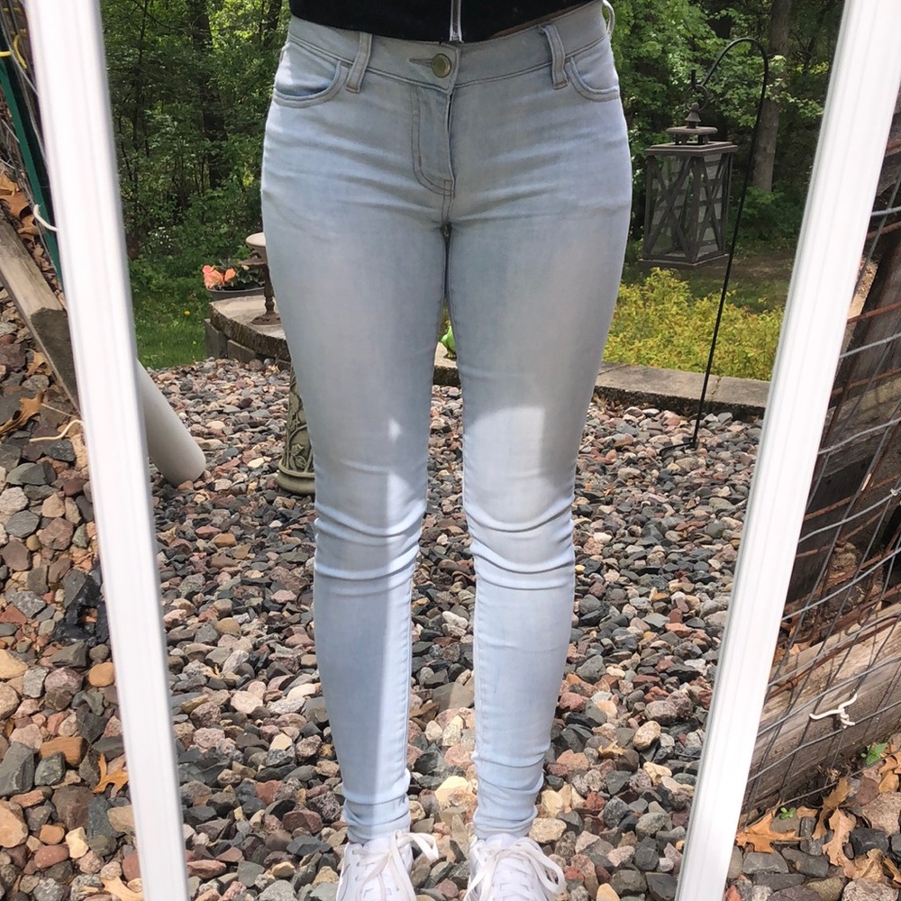 American Eagle super stretch light blue wash skinny jeans